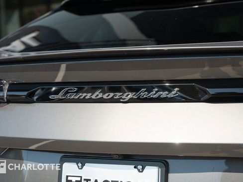 Used 2021 Lamborghini Urus image 16