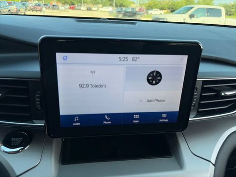 Used 2023 Ford Explorer XLT w/ Equipment Group 202A AWD/4WD image 19