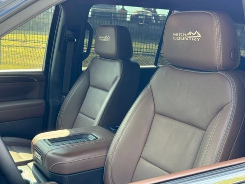 Used 2024 Chevrolet Suburban High Country image 29