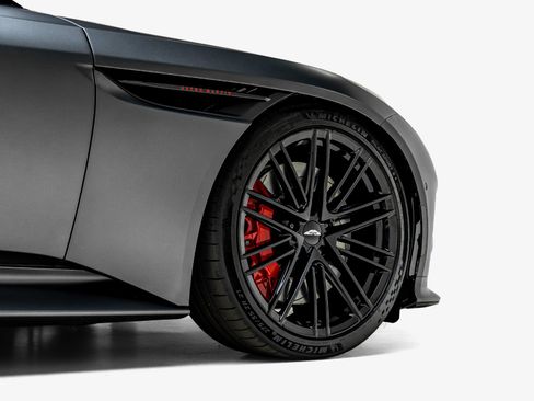 Used 2024 Aston Martin DB12 Coupe RWD image 15