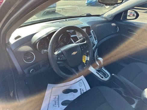 Used 2016 Chevrolet Cruze LT w/ Technology Package image 12