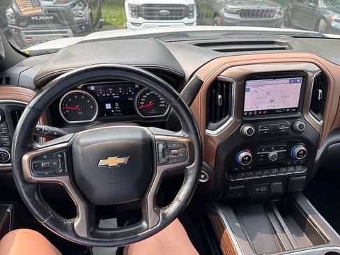 Used 2022 Chevrolet Silverado 1500 High Country w/ Technology Package AWD/4WD image 10