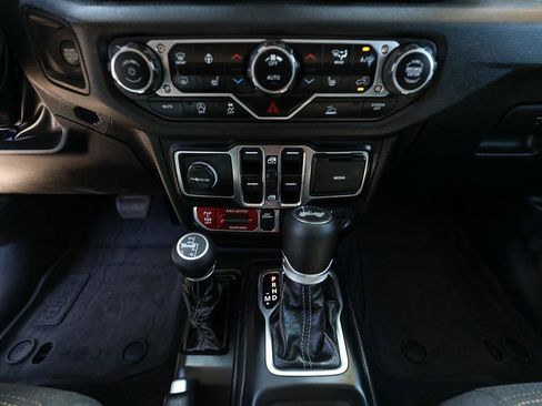 Used 2024 Jeep Wrangler Unlimited Sport AWD/4WD image 18