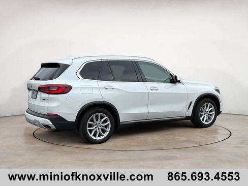 Used 2021 BMW X5 xDrive40i w/ Premium Package image 4