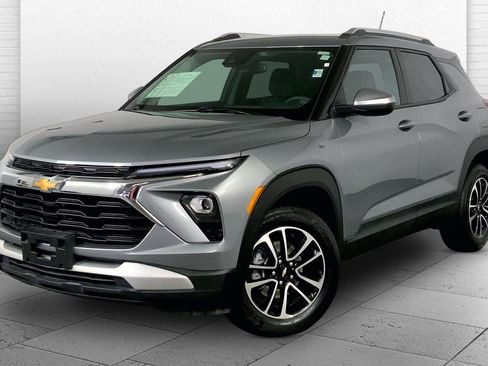 Used 2025 Chevrolet TrailBlazer LT AWD/4WD image 12