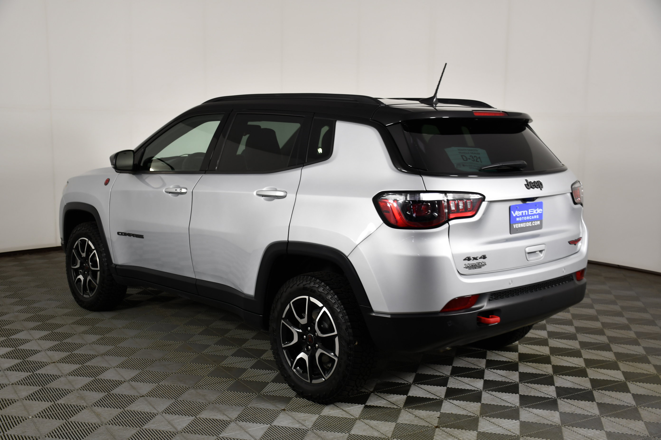 Used 2026 Jeep Compass Trailhawk AWD/4WD image 8