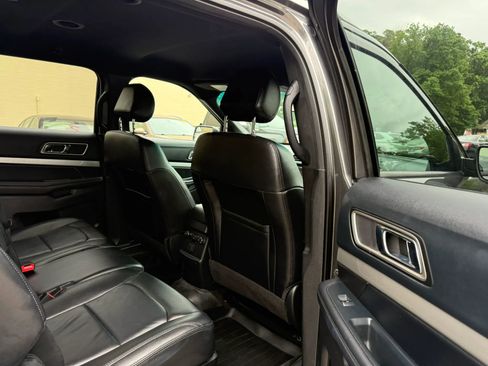 Used 2016 Ford Explorer XLT w/ Equipment Group 202A AWD/4WD image 17