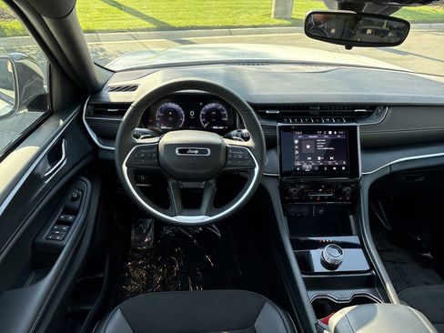Certified 2024 Jeep Grand Cherokee Altitude RWD image 20