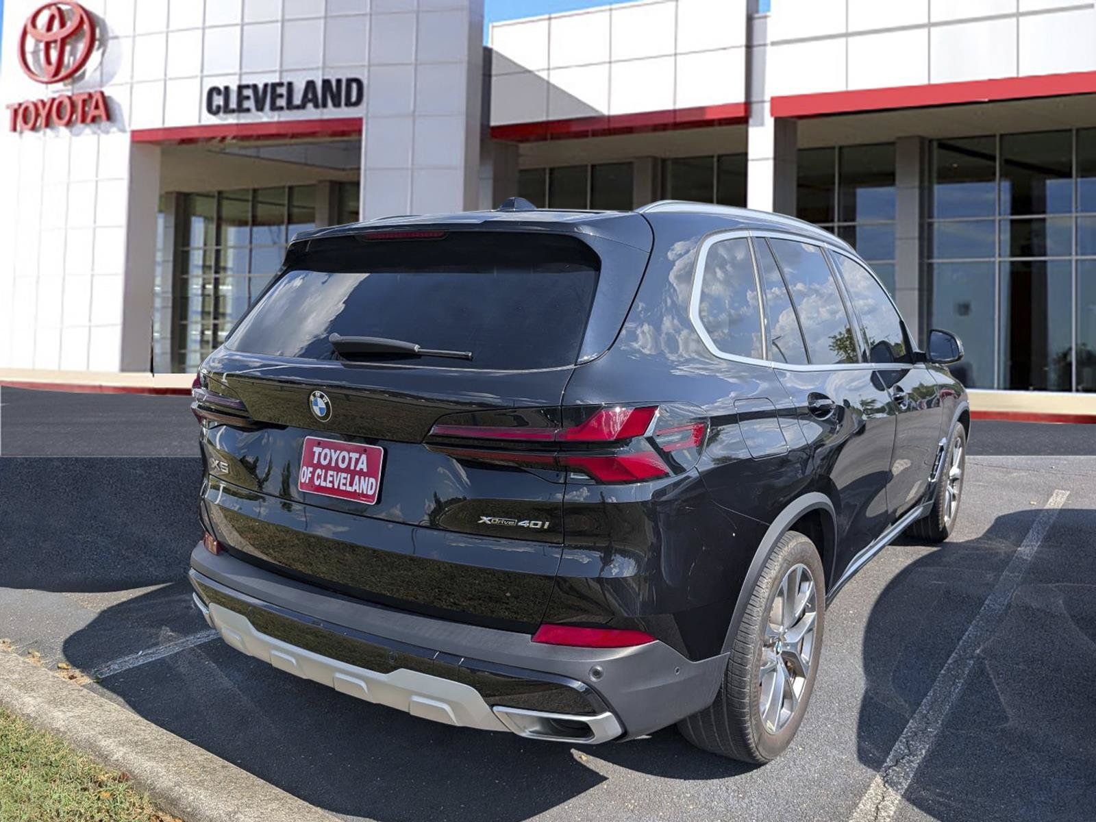 Used 2024 BMW X5 xDrive40i w/ Premium Package AWD/4WD image 7