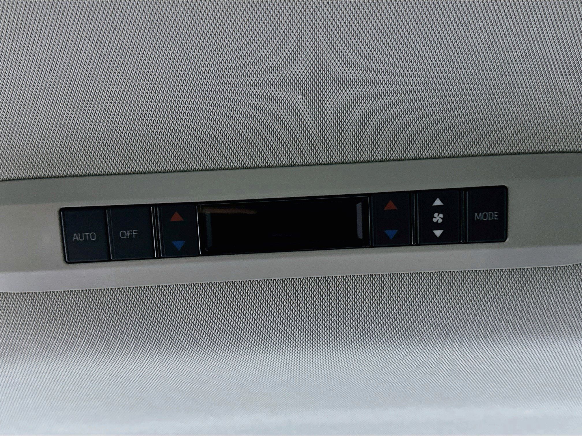 Used 2026 Toyota Sienna XLE FWD image 29