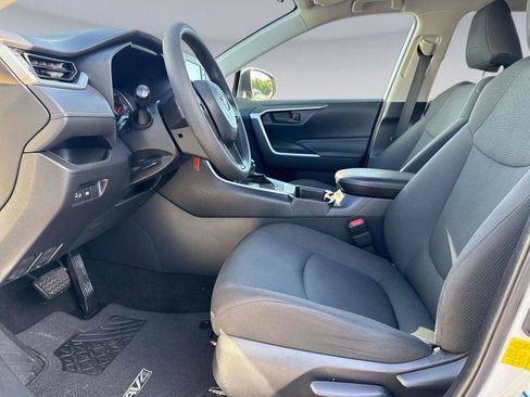 Used 2019 Toyota RAV4 LE w/ All Weather Liner Package AWD/4WD image 18