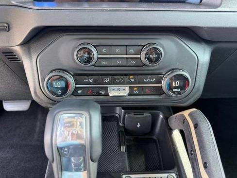 Used 2025 Ford Bronco Badlands AWD/4WD image 17