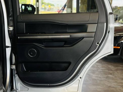 Used 2020 Ford Expedition XLT w/ Equipment Group 202A AWD/4WD image 40