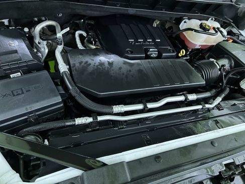 Used 2022 Chevrolet Silverado 1500 LT AWD/4WD image 31