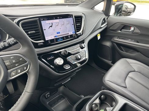 New 2026 Chrysler Pacifica Select image 71