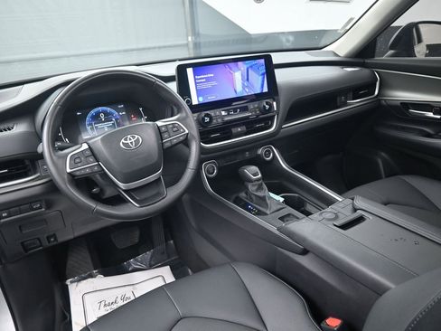 Used 2024 Toyota Grand Highlander XLE image 15