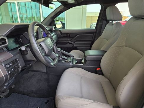 Used 2024 Toyota Tacoma SR5 AWD/4WD image 9