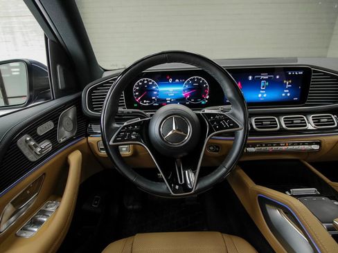 Used 2024 Mercedes-Benz GLS 580 4MATIC image 17