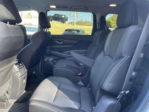 Used 2023 Subaru Ascent Premium w/ Convenience Package image 11