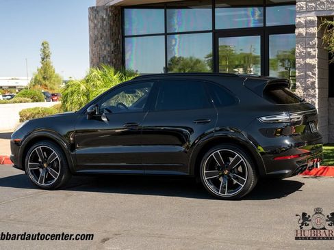 Used 2023 Porsche Cayenne Turbo AWD/4WD image 6
