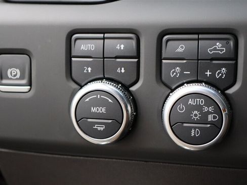 Used 2025 GMC Sierra 3500 AT4 w/ AT4 Premium Plus Package AWD/4WD image 24
