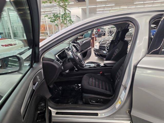 Used 2014 Ford Fusion SE w/ Equipment Group 201A FWD image 32