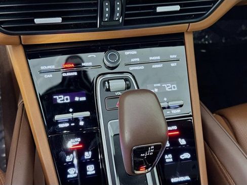 Used 2023 Porsche Cayenne S Platinum image 18