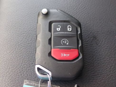 Used 2025 Jeep Wrangler Unlimited Sahara AWD/4WD image 32
