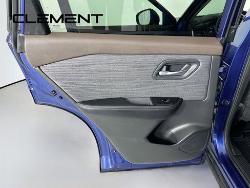 Used 2022 Nissan Rogue SV image 29