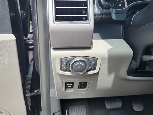 Used 2019 Ford F150 XLT w/ Equipment Group 302A Luxury image 12