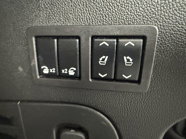 Used 2018 GMC Yukon Denali w/ Open Road Package AWD/4WD image 25