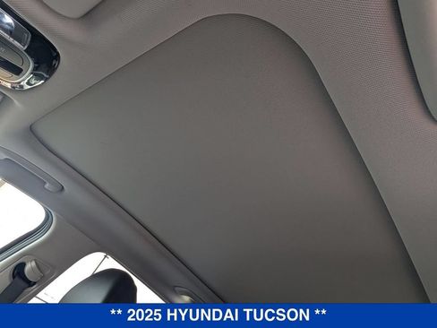 Used 2025 Hyundai Tucson Limited AWD/4WD image 17