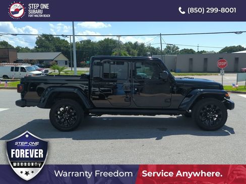 Used 2025 Jeep Gladiator Sport AWD/4WD image 8