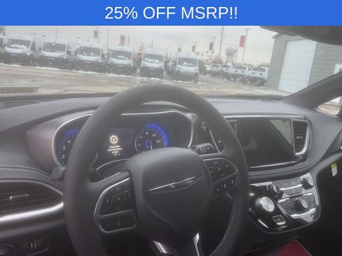 New 2026 Chrysler Pacifica Select image 11