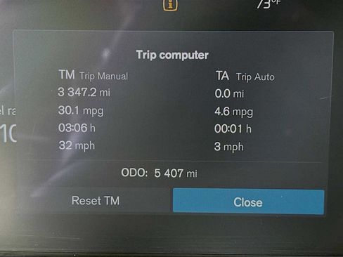 Certified 2025 Volvo XC40 B5 Plus w/ Protection Package Premier image 12