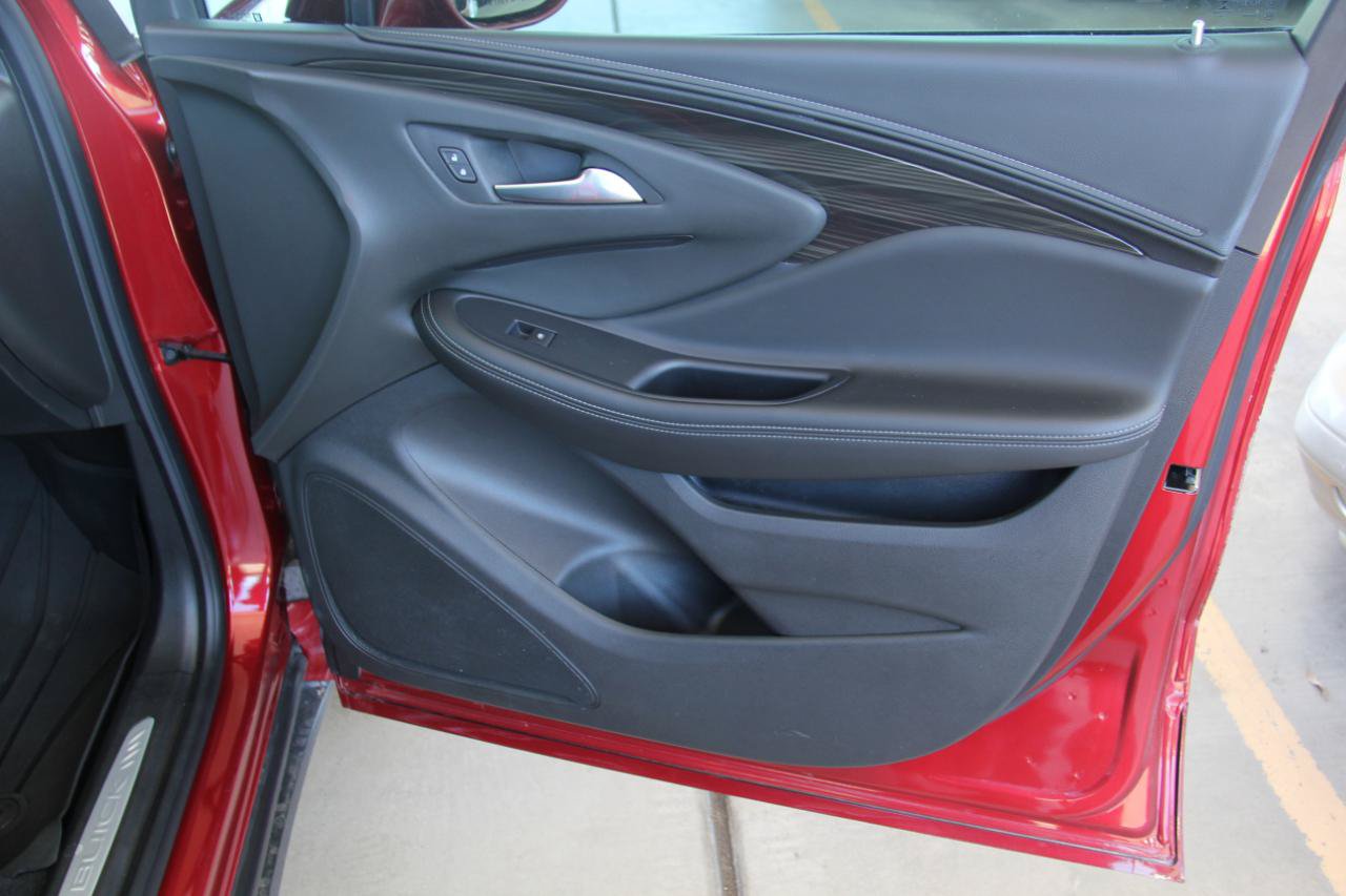Used 2020 Buick Envision Essence w/ Experience Buick Package FWD image 27