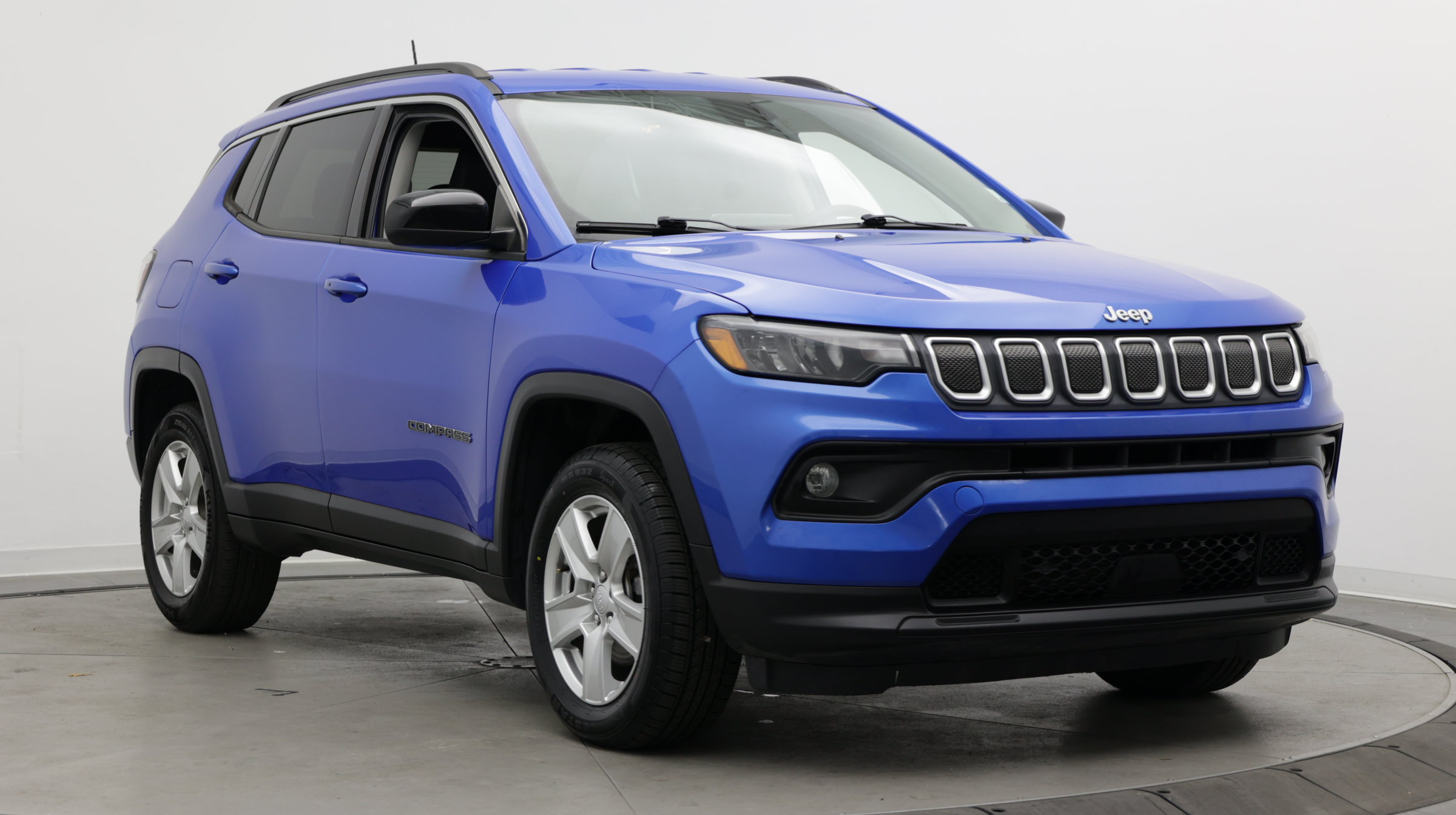 Used 2022 Jeep Compass Latitude AWD/4WD image 3