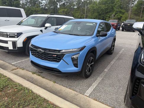 Used 2024 Chevrolet Trax RS w/ Driver Confidence Package image 4
