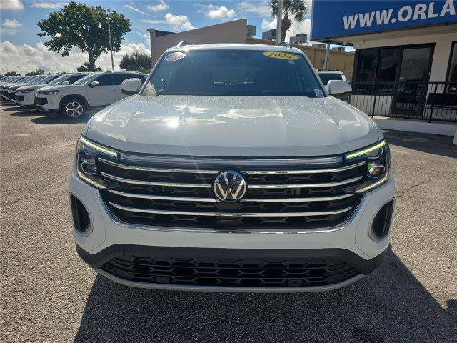 Used 2024 Volkswagen Atlas SE w/ Panoramic Sunroof Package FWD image 2