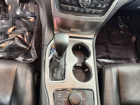 Used 2018 Jeep Grand Cherokee Limited image 22