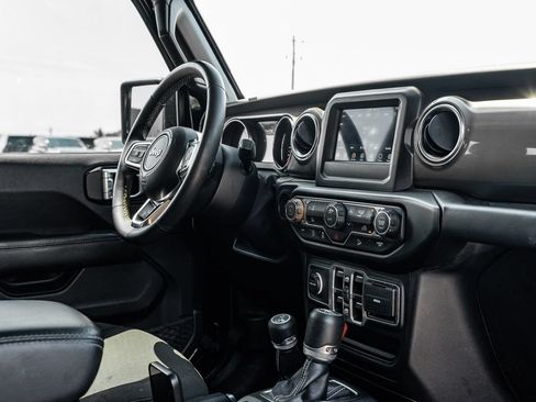 Used 2019 Jeep Wrangler Unlimited Sahara AWD/4WD image 12