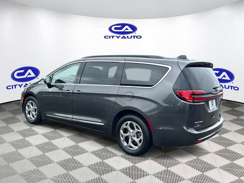 Used 2023 Chrysler Pacifica Limited FWD image 7