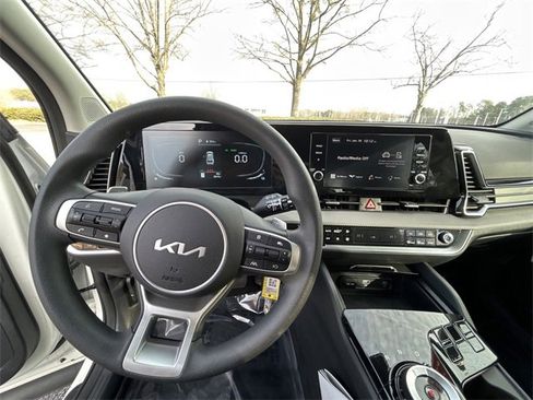 Certified 2025 Kia Sportage LX image 29