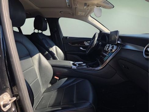 Used 2017 Mercedes-Benz GLC 300 4MATIC Coupe image 12