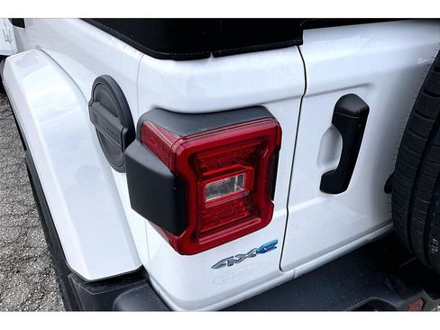 Used 2023 Jeep Wrangler Unlimited Sahara w/ Cold Weather Group AWD/4WD image 36