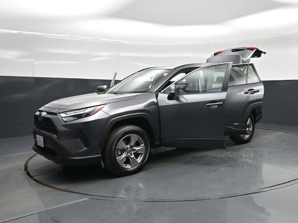 Used 2022 Toyota RAV4 XLE AWD/4WD image 29