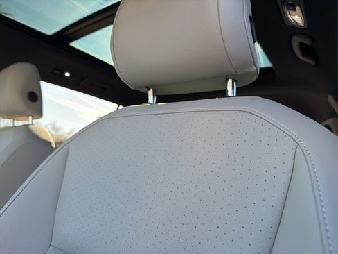 Certified 2023 Volkswagen Tiguan SE R-Line image 20