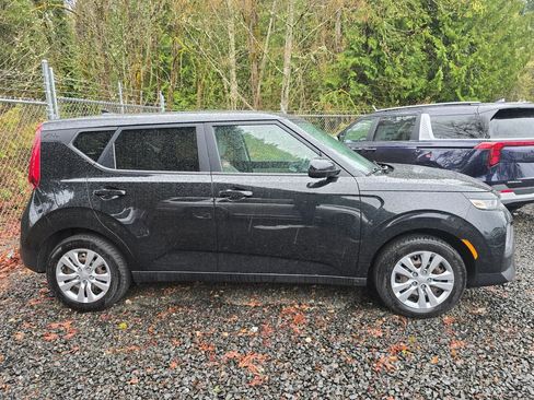 Used 2020 Kia Soul LX image 2