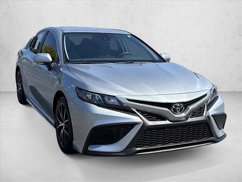 Used 2023 Toyota Camry SE FWD image 3