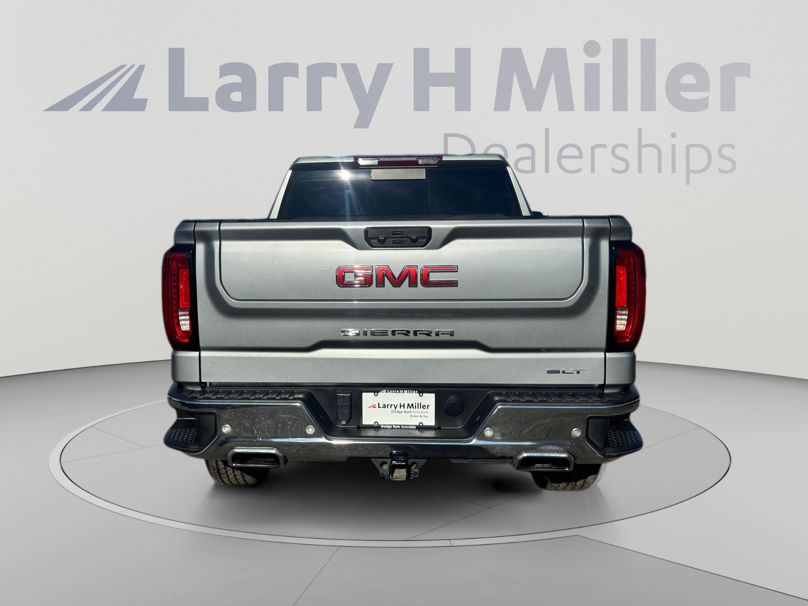 Used 2024 GMC Sierra 1500 SLT w/ SLT Premium Plus Package AWD/4WD image 4